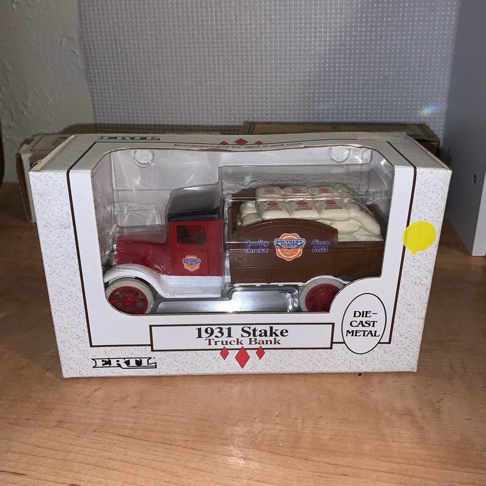 Vintage ERTL 1931 Southern States Stake Truck w/ Flour Sacks